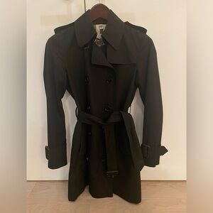 Burberry trench coat in color Black